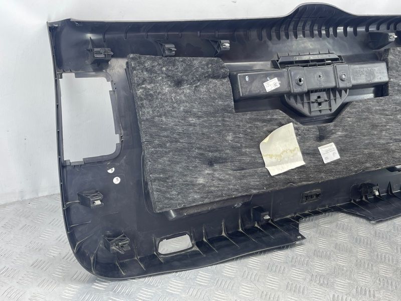 Обшивка задньої кришки Ляда 7P6867601 Volkswagen Touareg