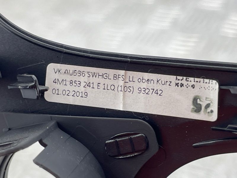 Накладка на торпедо 4M1853241E Audi Q7