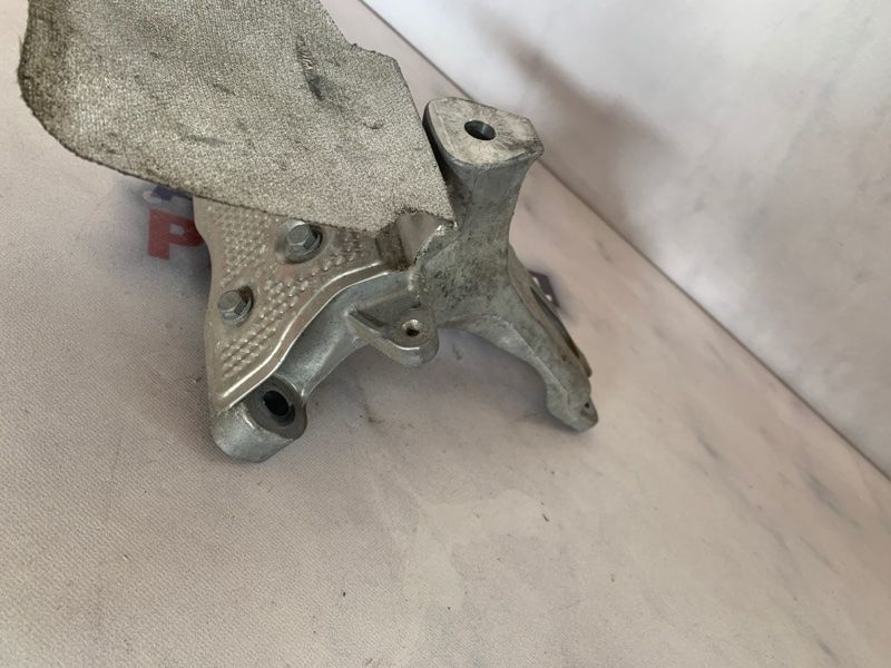 Опора / кронштейн двигуна 4G0199308E Audi A7