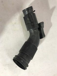 Патрубок інтеркулера 06E129829R Audi Q7