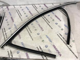 Направляющая стекла двери 5N0837432G Volkswagen Tiguan