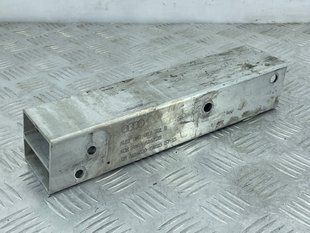 Кронштейн підсилювача бампера 8R0807331D Audi Q5