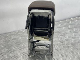 Консоль центральная, подлокотник и подстаканники Audi Q3