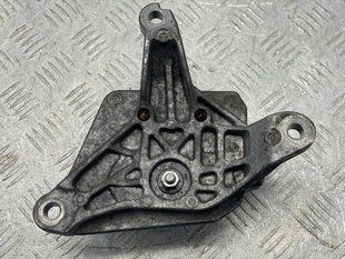 Кронштейн опоры КП 8K0399115BS Audi Q5