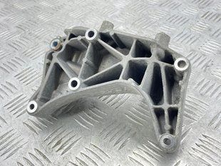 Кронштейн генератора 31430704 Volvo XC90