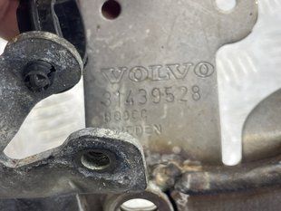 Кронштейн глушника 31439528 Volvo XC90