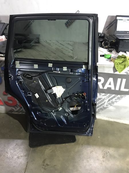 Двері 4L0833051 Audi Q7