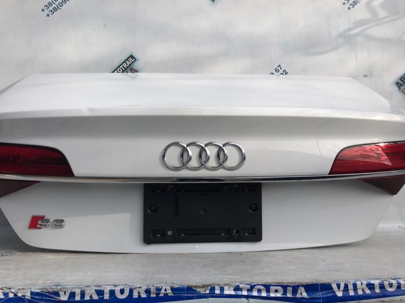 Кришка багажника 4H0827023L Audi S8