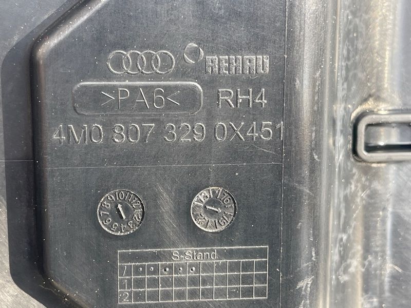 Кронштейн заднього бампера 4M0807329 Audi Q7
