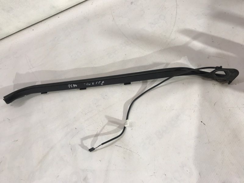 Защитный молдинг левый 7P6827711 Volkswagen Touareg Volkswagen Touareg