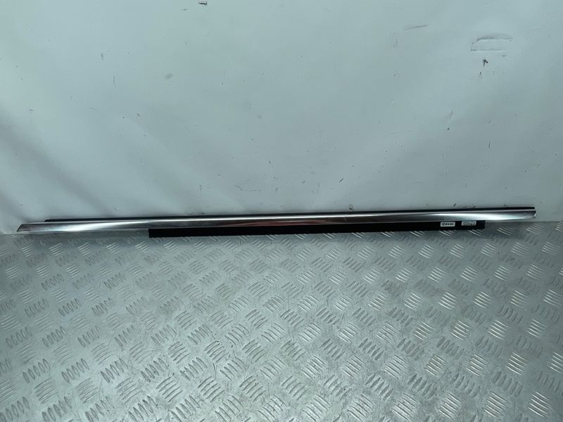 Молдинг дверей 8R0853283F Audi Q5