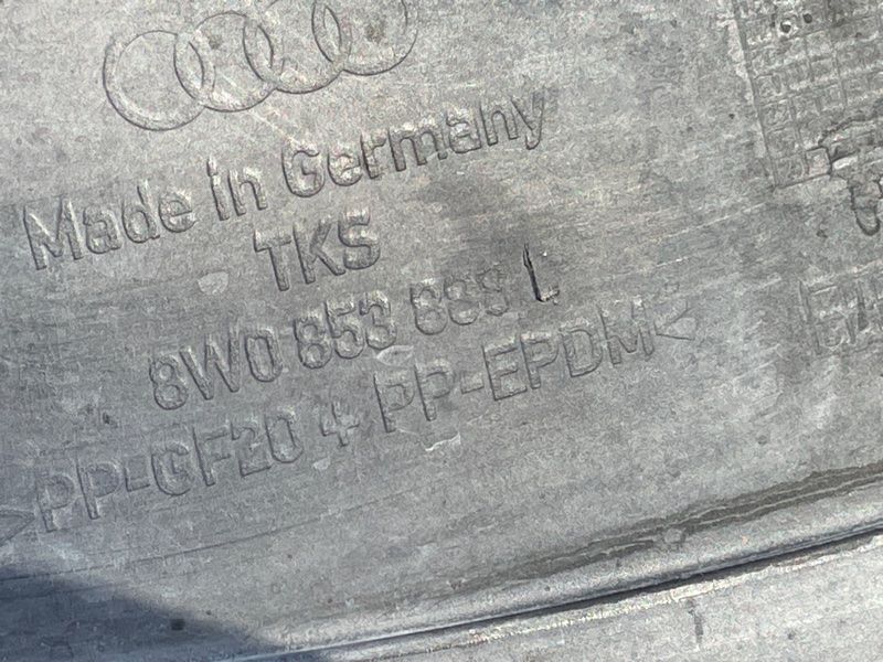 Локер / Спойлер колеса 8W0853888L Audi A4