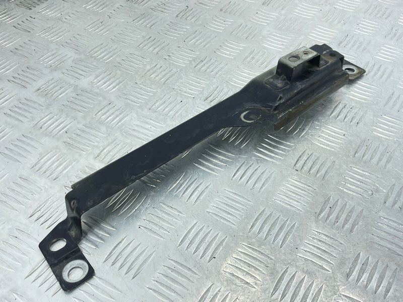 Кронштейн крила 31424581 Volvo XC60
