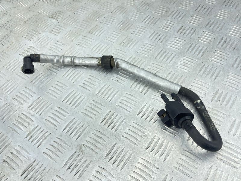 Шланг з'єднувальний 7P6133352C Volkswagen Touareg