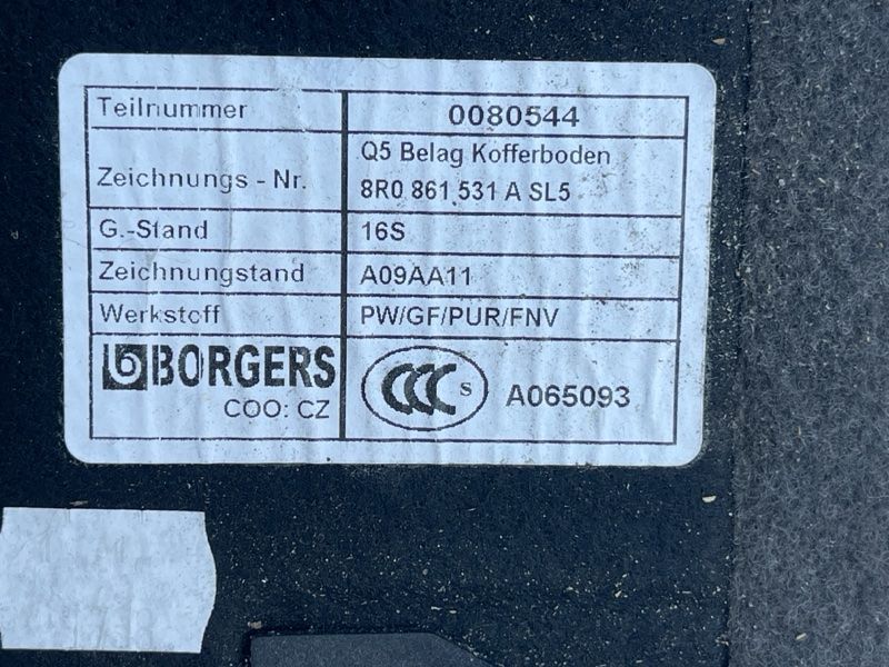 Панель підлоги багажного відсіку 8R0861531ASL5 Audi Q5