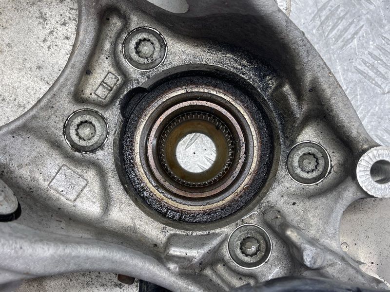 Поворотный кулак / Цапфа с подшипником 8K0505432AR Audi A6