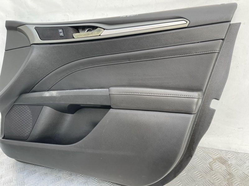 Обшивка дверей Ford Fusion