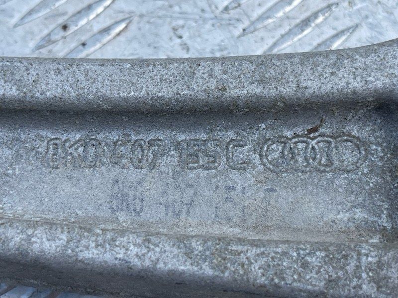 Важіль передньої підвіски несучий нижній лівий 8K0407155C Audi A6 Audi A4, Audi A4 Allroad, Audi A5, Audi A6, Audi A7, Audi Q5, Audi RS5, Audi RS7, Audi S4, Audi S5
