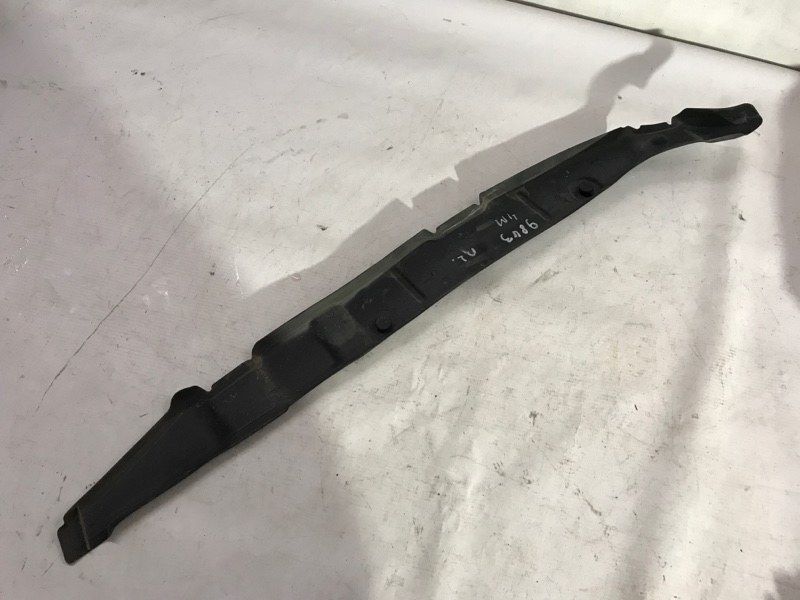 Замикаюча панель крила 4M0821111 Audi Q7