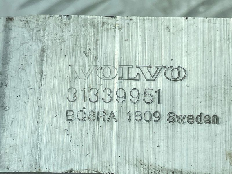 Кронштейн подушки двигателя 31339951 Volvo XC90