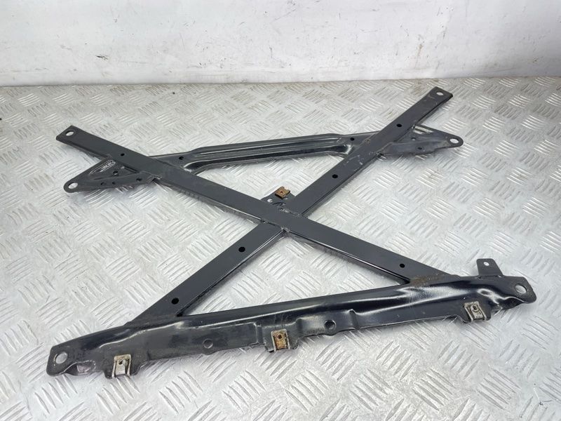 Распорка подрамника 8K1399345E Audi Q5