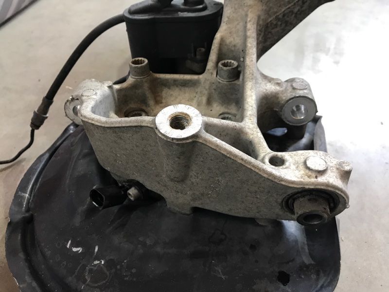 Поворотний кулак / цапфа з підшипником 3C0505435G Volkswagen Tiguan