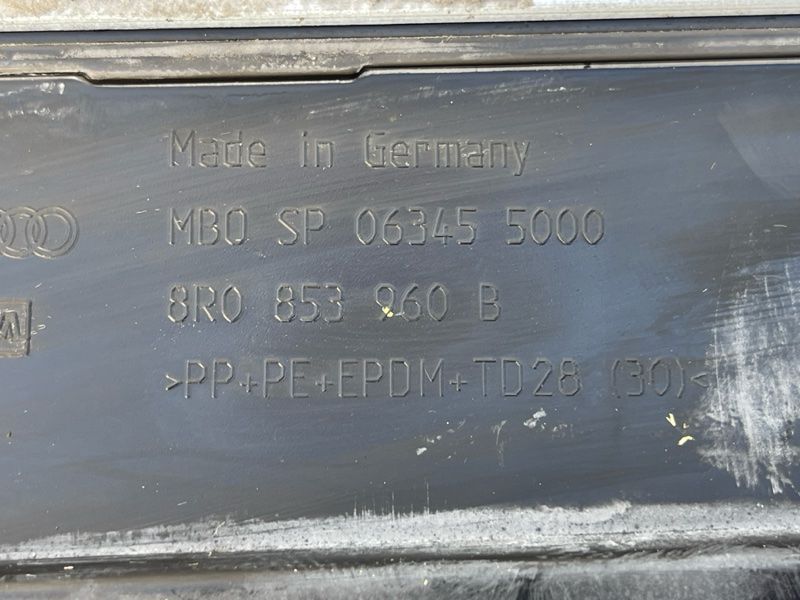 Накладка дверей 8R0853960B Audi Q5