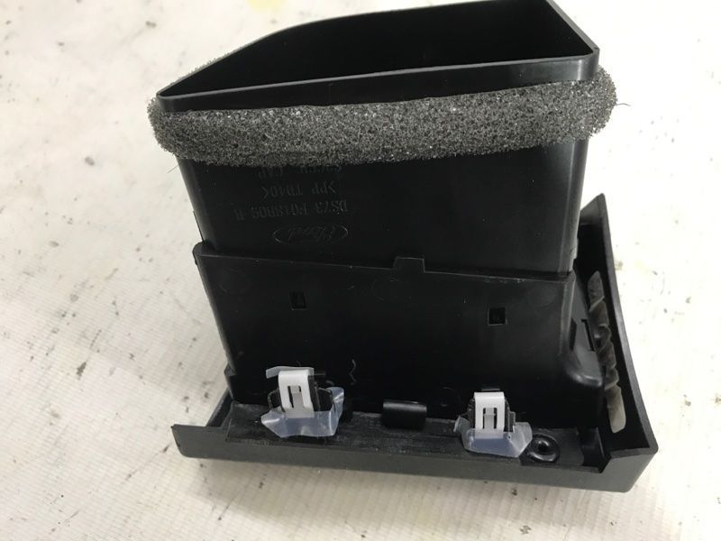 Дефлектор повітропроводу DS73F018B09 Ford Fusion