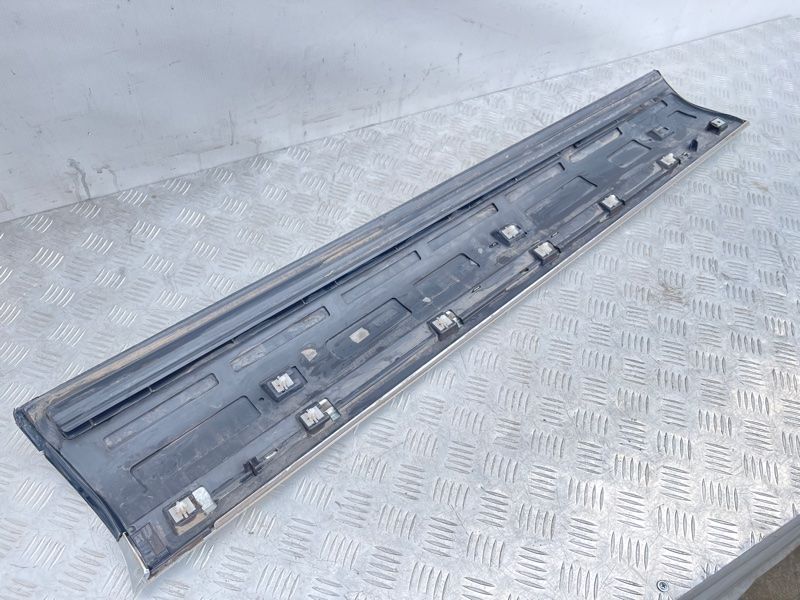 Накладка дверей 7P6854940H Volkswagen Touareg