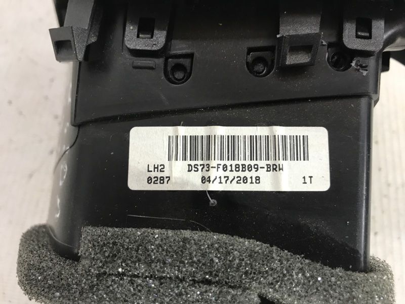 Дефлектор повітропроводу DS73F018B09 Ford Fusion