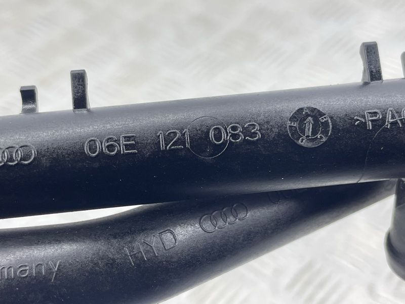 Трубопровід системи охолодження 06E121083A Audi Q7
