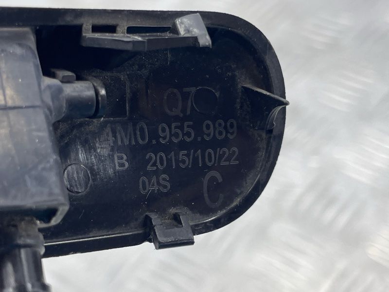 Форсунка омивача лобового скла 4M0955989 Audi Q7