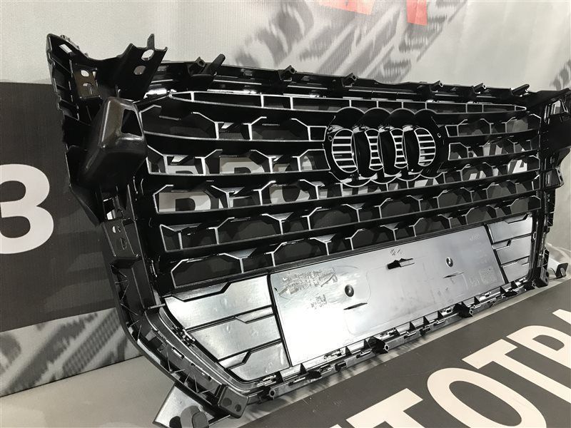 Решітка радіатора 81A853651 Audi Q2