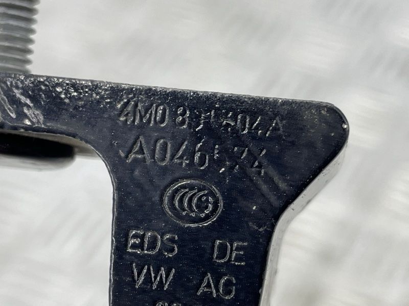 Петля двери 4M0831404A Audi Q7