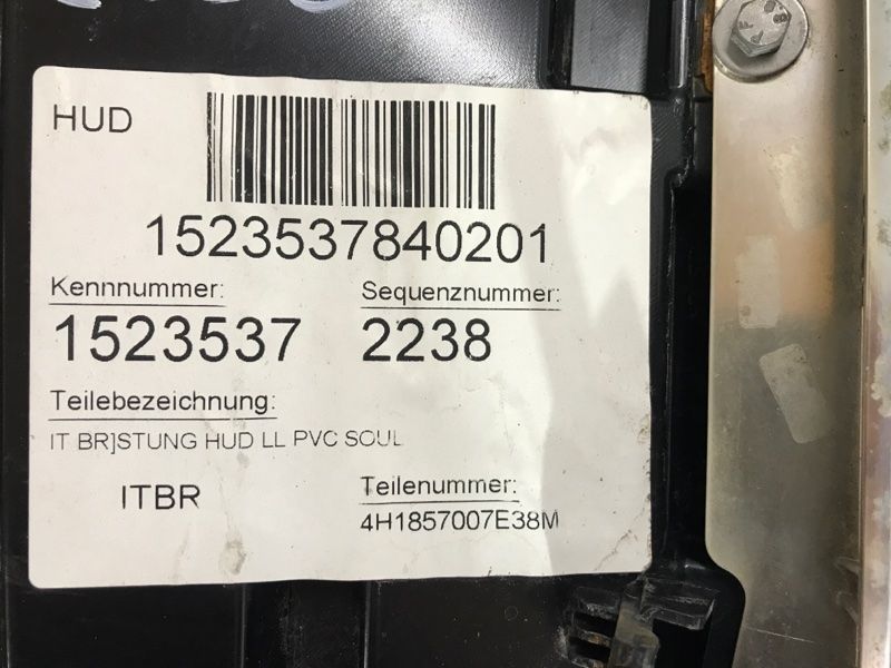 Накладка підвіконна на торпедо 4H1857007E38M Audi S8