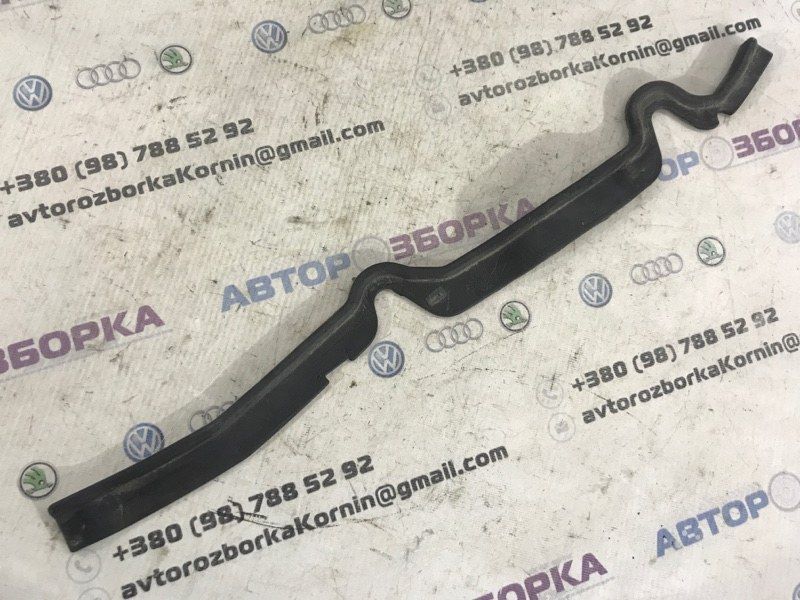 Уплотнитель крыла 4G0823731 Audi A6