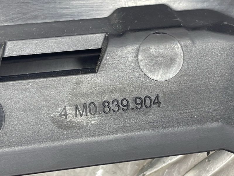 Накладка двери 4M0839904 Audi Q7