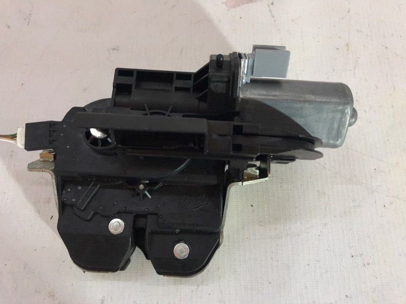 Замок кришки багажника 7P0827505K Volkswagen Touareg