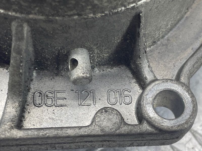 Помпа водяна 06E121016 Audi Q7