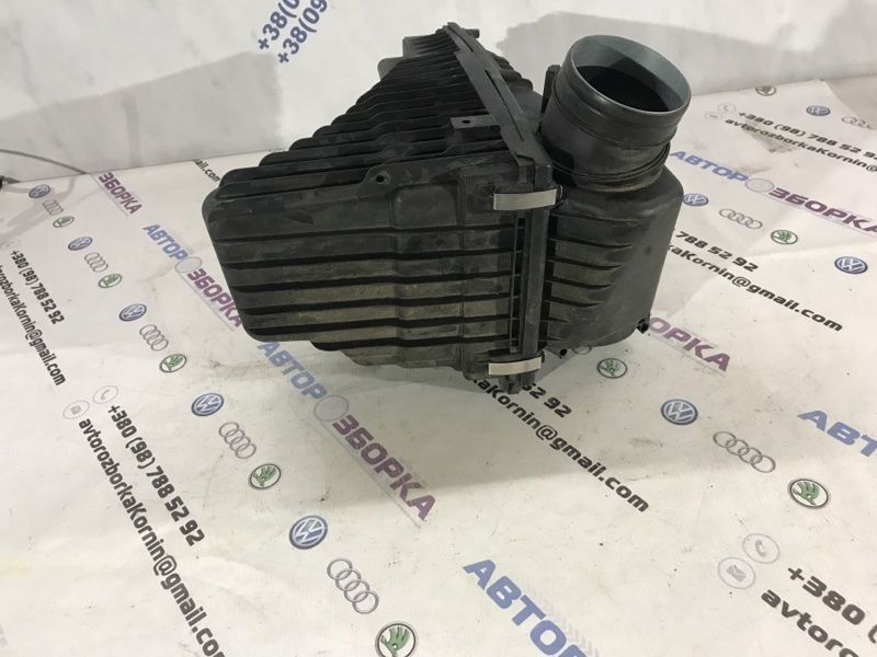 Корпус повітряного фільтра 7L6129601BB Audi Q7