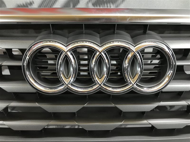 Решітка радіатора 81A853651 Audi Q2