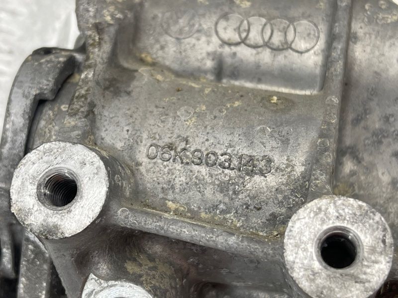 Корпус масляного фільтра Volkswagen Passat