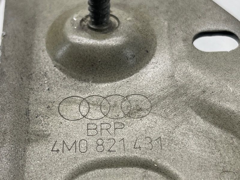 Кронштейн Audi Q7