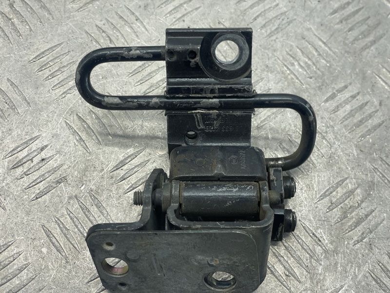 Петля двери нижняя 3C8833412B Volkswagen CC