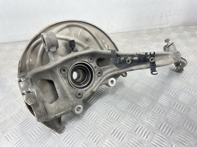 Поворотний кулак / цапфа з підшипником 8W0407242F Audi A4