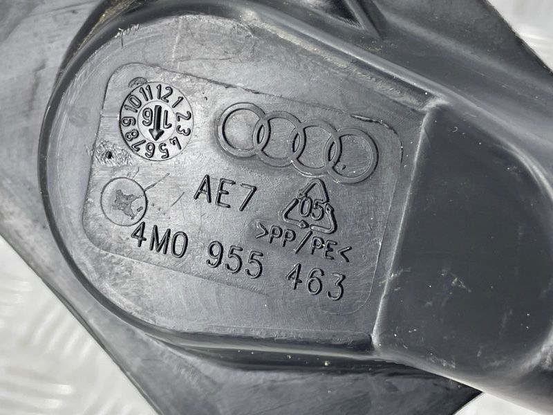 Заливная горловина бачка стеклоомывателя 4M0955463 Audi Q7 Audi Q7, Audi Q8, Audi RS Q8, Audi SQ7, Audi SQ8