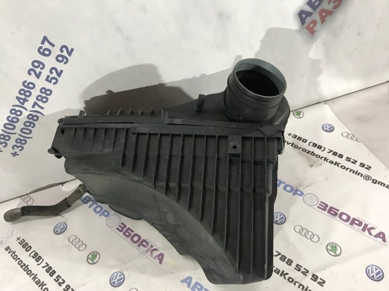 Корпус повітряного фільтра 7L6129601BB Audi Q7