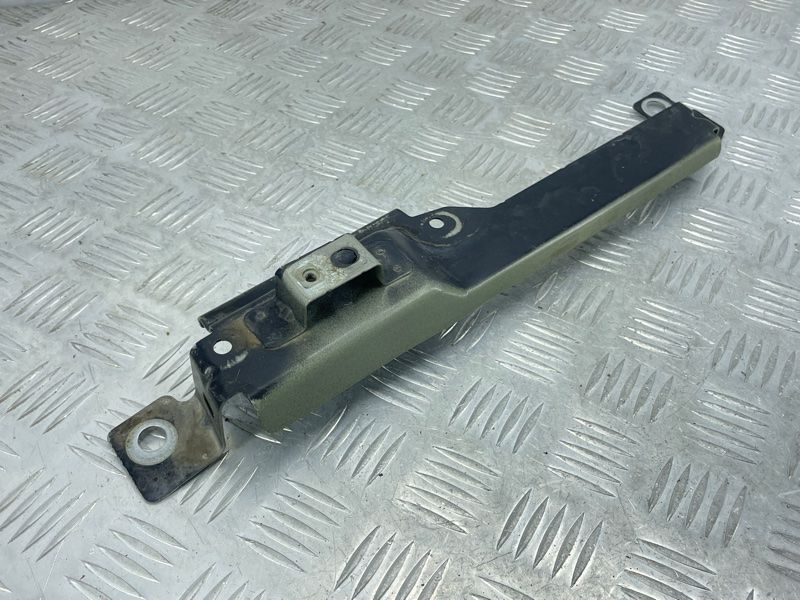 Кронштейн крила 31424581 Volvo XC60