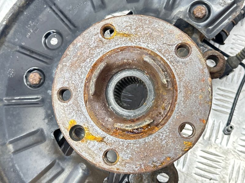 Поворотный кулак / Цапфа 7P6407246A Volkswagen Touareg