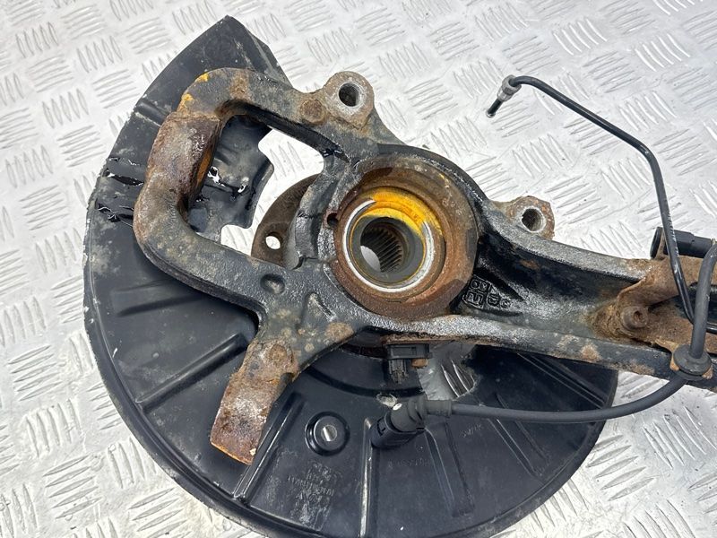 Поворотный кулак / Цапфа 7P6407246A Volkswagen Touareg
